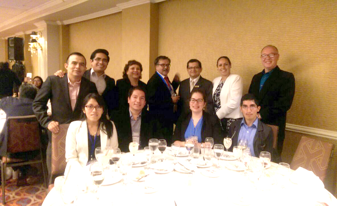 Compartiendo Cena de Confraternidad-XXVII Congreso Peruano de Anestesiología 2017