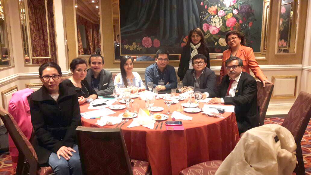 Compartiendo Cena de Confraternidad-XXVII Congreso Peruano de Anestesiología 2017